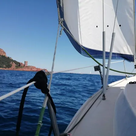 Jolis Voiliers De 6m Pour Experience Insolite Sur Port Et Port Santa Lucia St Raphael Frejus
