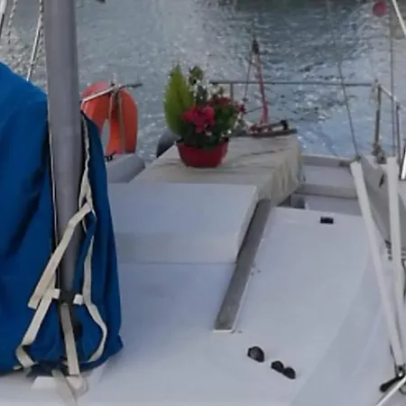 Jolis Voiliers De 6m Pour Expérience Insolite Sur Port Et Port Santa Lucia St Raphael * Fréjus