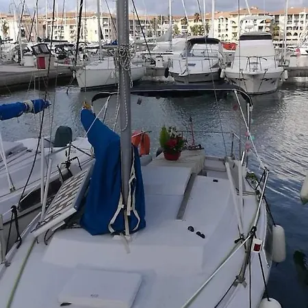 Hotel en barco Jolis Voiliers De 6m Pour Expérience Insolite Sur Port Et Port Santa Lucia St Raphael Fréjus