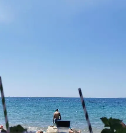 Hotel en barco Jolis Voiliers De 6m Pour Expérience Insolite Sur Port Et Port Santa Lucia St Raphael Fréjus
