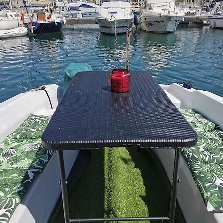 Jolis Voiliers De 6m Pour Expérience Insolite Sur Port Et Port Santa Lucia St Raphael
