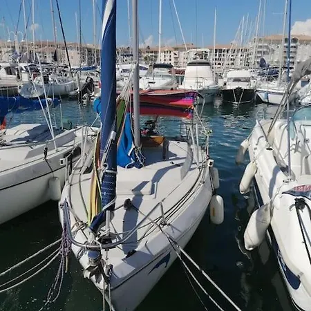 Jolis Voiliers De 6m Pour Expérience Insolite Sur Port Et Port Santa Lucia St Raphael Hotel en barco *