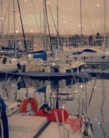 Jolis Voiliers De 6m Pour Experience Insolite Sur Port Et Port Santa Lucia St Raphael Botel