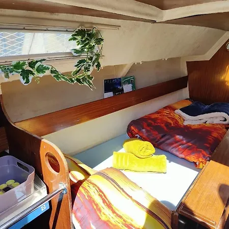 Botel Jolis Voiliers De 6m Pour Experience Insolite Sur Port Et Port Santa Lucia St Raphael *