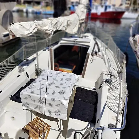 Jolis Voiliers De 6m Pour Expérience Insolite Sur Port Et Port Santa Lucia St Raphael *