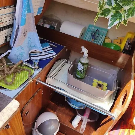 Jolis Voiliers De 6m Pour Experience Insolite Sur Port Et Port Santa Lucia St Raphael Botel *