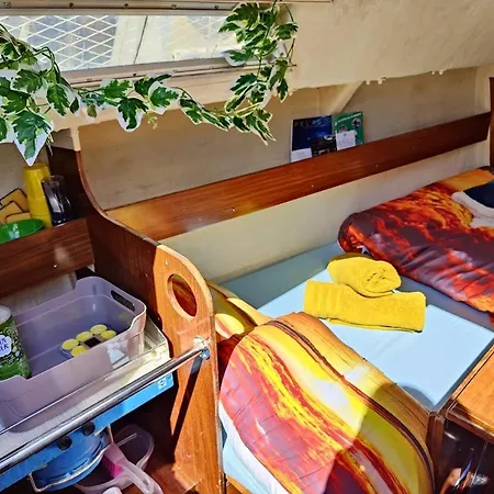 Jolis Voiliers De 6m Pour Experience Insolite Sur Port Et Port Santa Lucia St Raphael Botel *