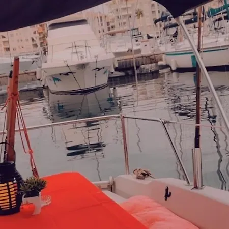 Jolis Voiliers De 6m Pour Experience Insolite Sur Port Et Port Santa Lucia St Raphael