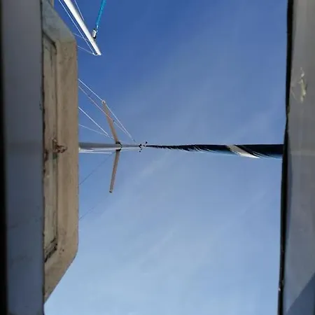 Jolis Voiliers De 6m Pour Experience Insolite Sur Port Et Port Santa Lucia St Raphael *