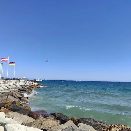Hotel en barco Jolis Voiliers De 6m Pour Expérience Insolite Sur Port Et Port Santa Lucia St Raphael