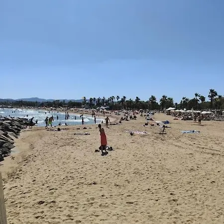 Jolis Voiliers De 6m Pour Expérience Insolite Sur Port Et Port Santa Lucia St Raphael Hotel en barco