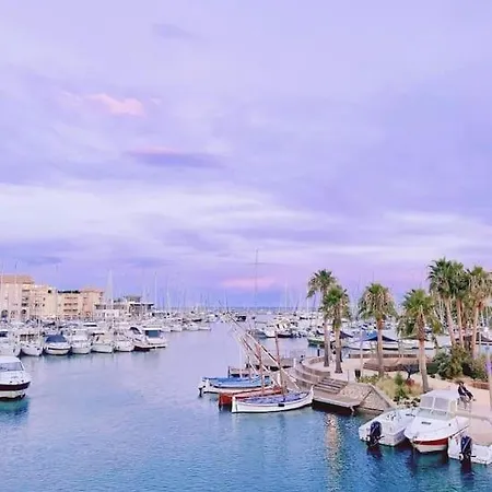 Hotel en barco Jolis Voiliers De 6m Pour Expérience Insolite Sur Port Et Port Santa Lucia St Raphael