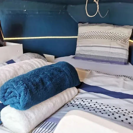Jolis Voiliers De 6m Pour Experience Insolite Sur Port Et Port Santa Lucia St Raphael *