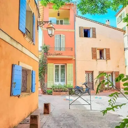 Hotel en barco Jolis Voiliers De 6m Pour Expérience Insolite Sur Port Et Port Santa Lucia St Raphael